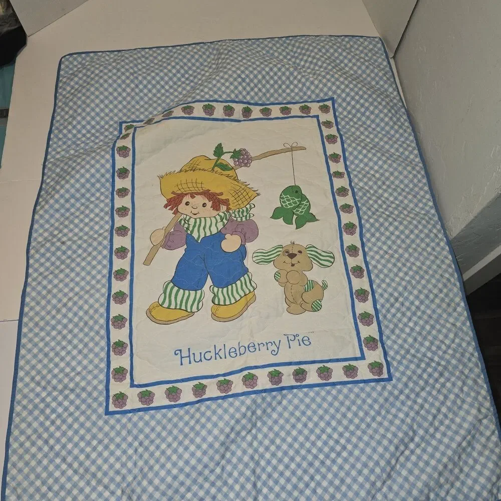 Vtg Huckleberry Pie Strawberry Shortcake Handmade Baby Quilt Blanket 33x42 #219